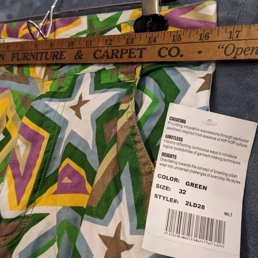 CLH Creating Limitless Heights Mens Star Print Cargo Shorts Green Purple 32 NWT